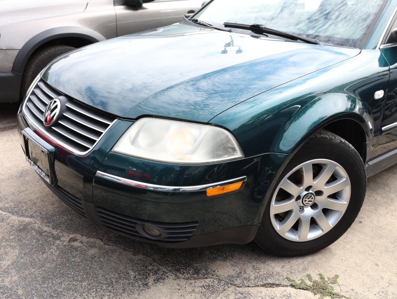 Used 2002 Volkswagen Passat GLS FWD image 2