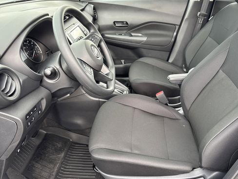 New 2025 Nissan Kicks Play S image 9