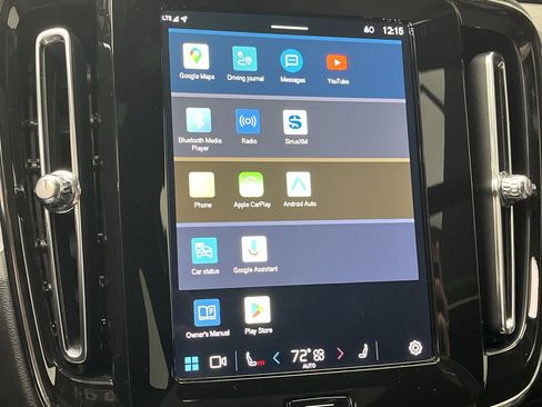 Used 2025 Volvo XC40 B5 Core image 19