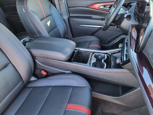 Used 2024 Chevrolet Traverse RS image 11