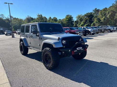 Used 2013 Jeep Wrangler Unlimited Sahara w/ Trailer Tow Group image 3