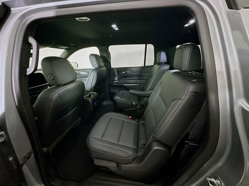 Used 2025 Chevrolet Traverse LT image 29