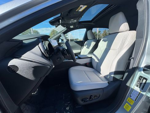 Used 2025 Lexus RX 350 Premium image 3