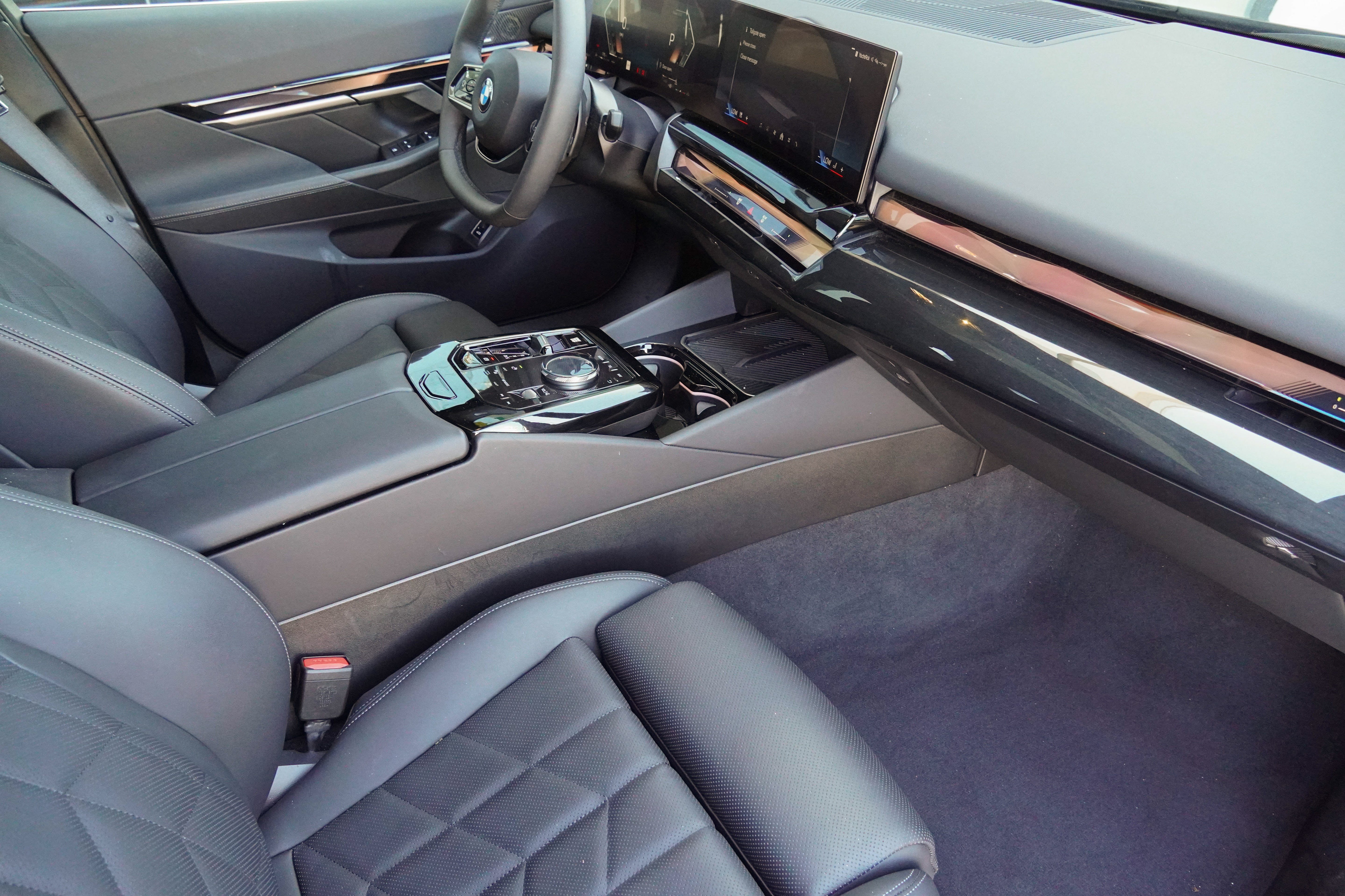Certified 2025 BMW 540i xDrive AWD/4WD image 7