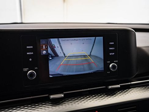 Used 2023 Kia Carnival LX image 29