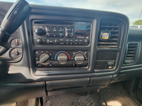 Used 2001 Chevrolet Silverado 2500 LS AWD/4WD image 10