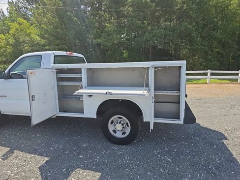 Used 2003 Chevrolet Silverado 2500 2WD Regular Cab image 17
