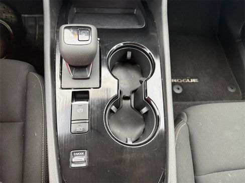 Used 2023 Nissan Rogue S image 26