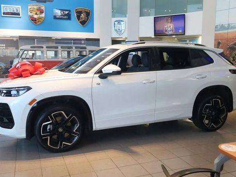 New 2026 Volkswagen Tiguan SEL R-Line image 4