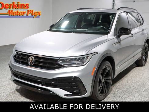 Used 2023 Volkswagen Tiguan SE R-Line FWD image 1