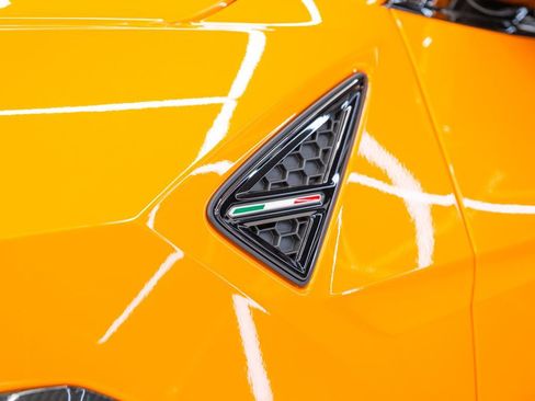 Used 2023 Lamborghini Urus Performante AWD/4WD image 20