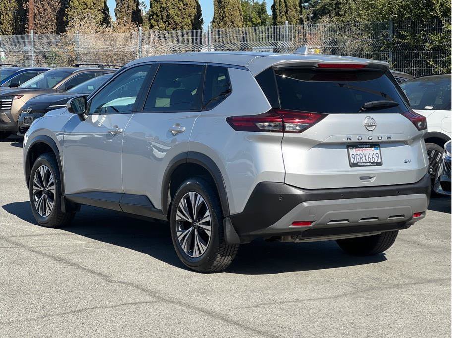 Used 2023 Nissan Rogue SV FWD image 6