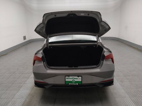 Used 2022 Hyundai Elantra Limited w/ Preferred Accessory Package FWD image 29