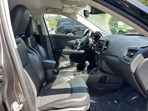 Used 2019 Jeep Compass Trailhawk AWD/4WD image 4