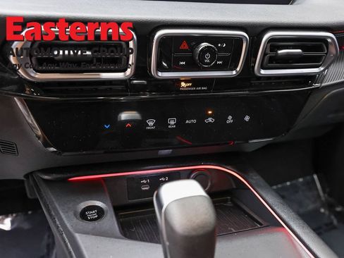 Used 2026 Nissan Sentra SR w/ Floor Mat Package FWD image 19