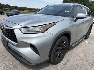 Used 2022 Toyota Highlander L FWD video 1