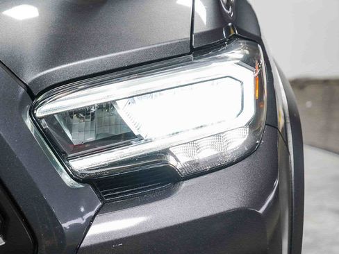 Used 2021 Toyota Tacoma TRD Off-Road image 8