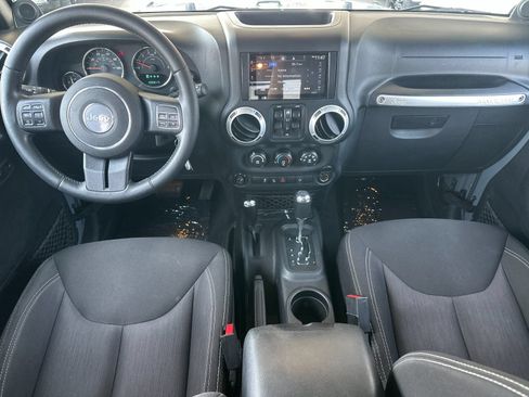 Used 2014 Jeep Wrangler Unlimited Rubicon w/ Connectivity Group AWD/4WD image 13