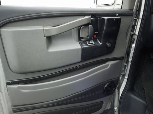 Used 2020 Chevrolet Express 2500 Extended w/ Enhanced Convenience Package image 17