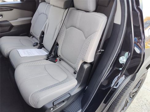 Used 2023 Honda Pilot LX image 23