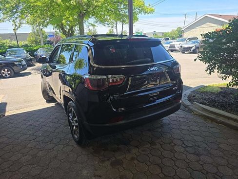 Used 2019 Jeep Compass Latitude FWD image 3