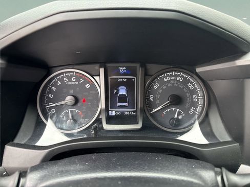 Used 2021 Toyota Tacoma TRD Sport image 11