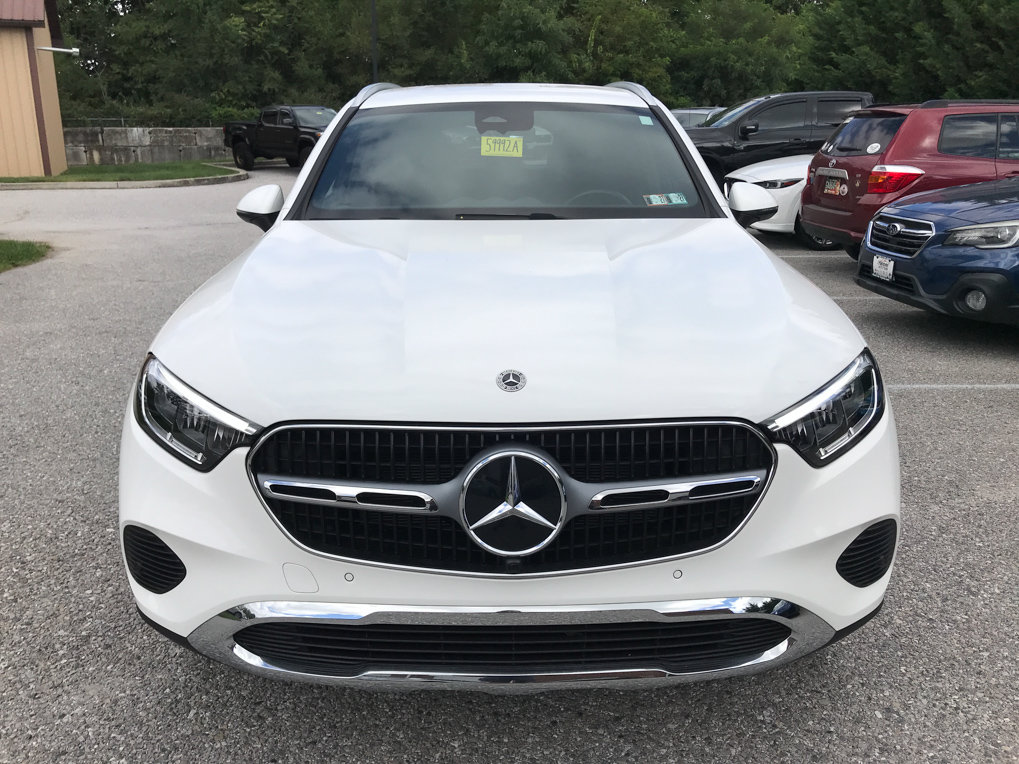 Used 2024 Mercedes-Benz GLC 300 4MATIC image 3