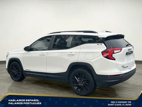Used 2023 GMC Terrain SLE w/ Driver Convenience Package FWD image 4