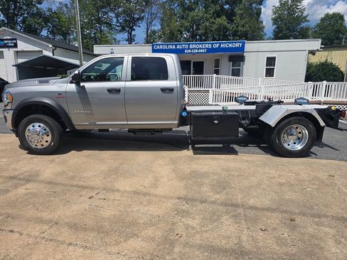 Used 2022 RAM 4500 Tradesman w/ Chrome Appearance Group AWD/4WD image 3