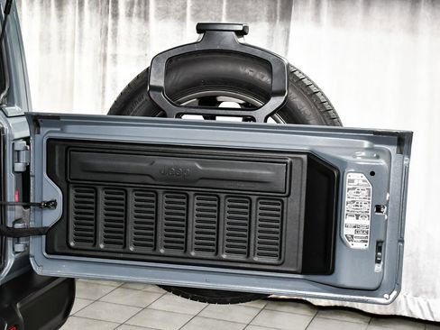Used 2024 Jeep Wrangler Unlimited Sahara AWD/4WD image 53