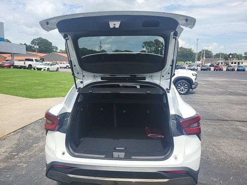 New 2026 Chevrolet Trax ACTIV w/ Sunroof Package FWD image 16