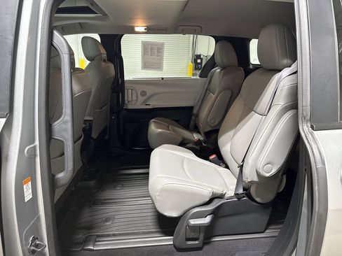 Used 2025 Toyota Sienna XLE AWD/4WD image 23