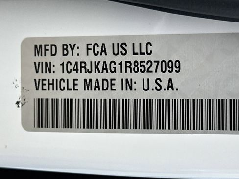 Used 2024 Jeep Grand Cherokee L Laredo image 33