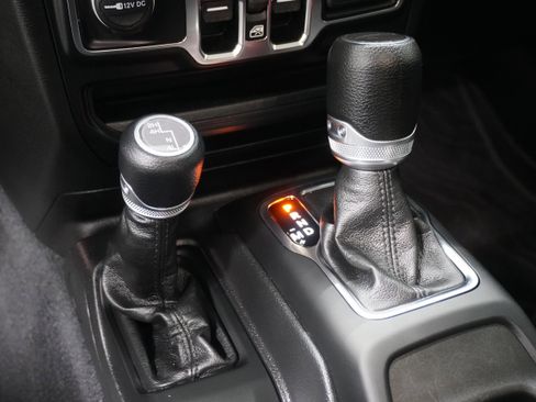 Used 2023 Jeep Gladiator Sport image 23