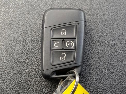 Used 2020 Volkswagen Atlas Cross Sport SE image 32