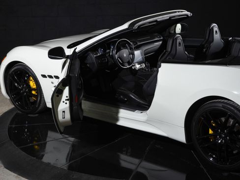 Used 2018 Maserati GranTurismo Sport image 14