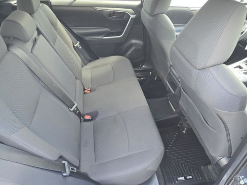 Used 2020 Toyota RAV4 LE FWD image 20