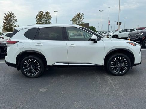 Used 2024 Nissan Rogue Platinum w/ Platinum Premium Package AWD/4WD image 2