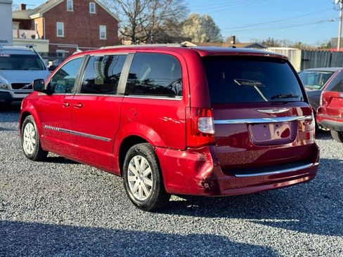 Used 2013 Chrysler Town & Country Touring FWD image 7