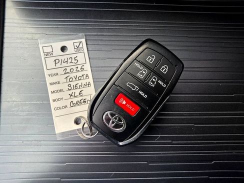 Used 2026 Toyota Sienna XLE FWD image 81