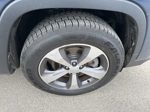 Used 2019 Jeep Cherokee Limited w/ Technology Group image 8