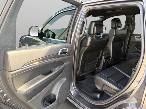 Used 2018 Jeep Grand Cherokee Limited AWD/4WD image 12