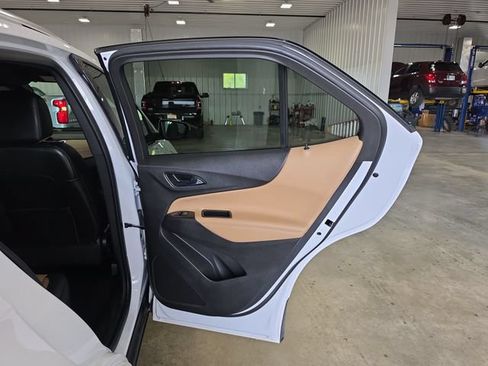 Used 2023 Chevrolet Equinox Premier AWD/4WD image 27