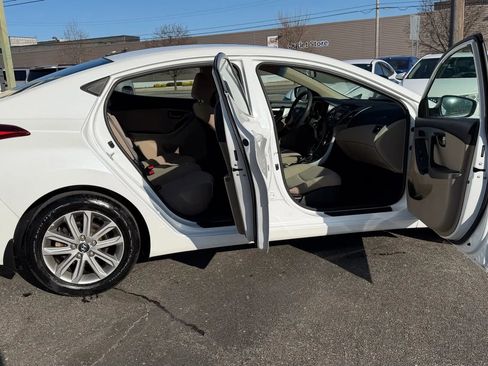 Used 2016 Hyundai Elantra SE w/ Option Group 02 image 25