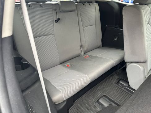 Used 2021 Toyota Highlander LE AWD/4WD image 16