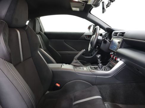 Used 2025 Toyota GR86 Premium w/ ALL Weather Mat Package (TMS) RWD image 21