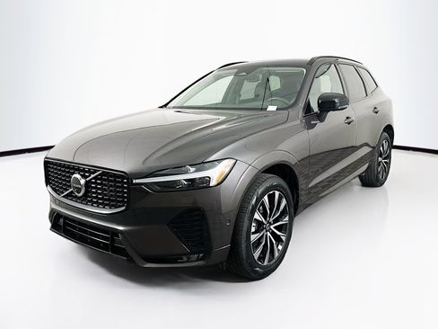 Used 2025 Volvo XC60 B5 Plus AWD/4WD image 3