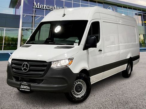 Used 2025 Mercedes-Benz Sprinter 2500 image 6