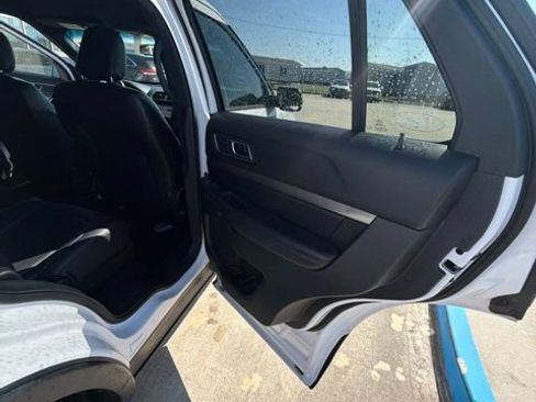 Used 2019 Ford Explorer XLT w/ Equipment Group 201A FWD image 11