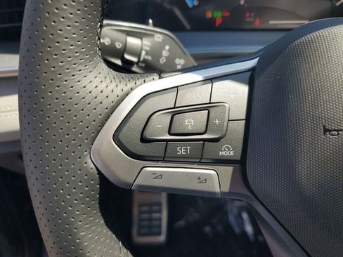 New 2026 Volkswagen Tiguan SE R-Line FWD image 21